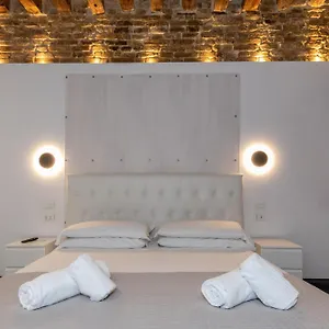https://giorgiapartaments-black-exclusive-and-luxury-spa.hotelslidodijesolo.com