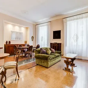https://tibullo-classic-elegant-rome-center-apartment.it-romehotels.com